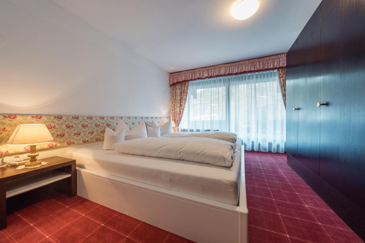 Apartment Hotel Pfeifer ガシュルン エクステリア 写真