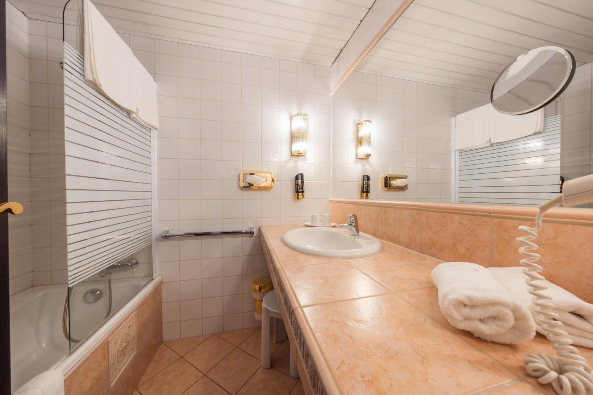 Apartment Hotel Pfeifer ガシュルン エクステリア 写真